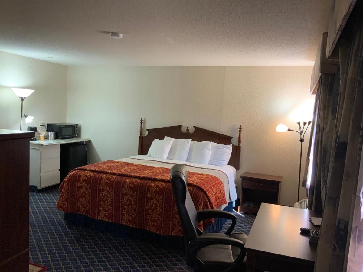 Regency Inn & Suites West Springfield Extérieur photo