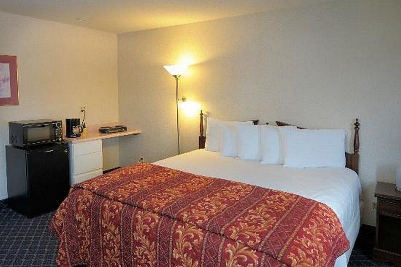 Regency Inn & Suites West Springfield Extérieur photo