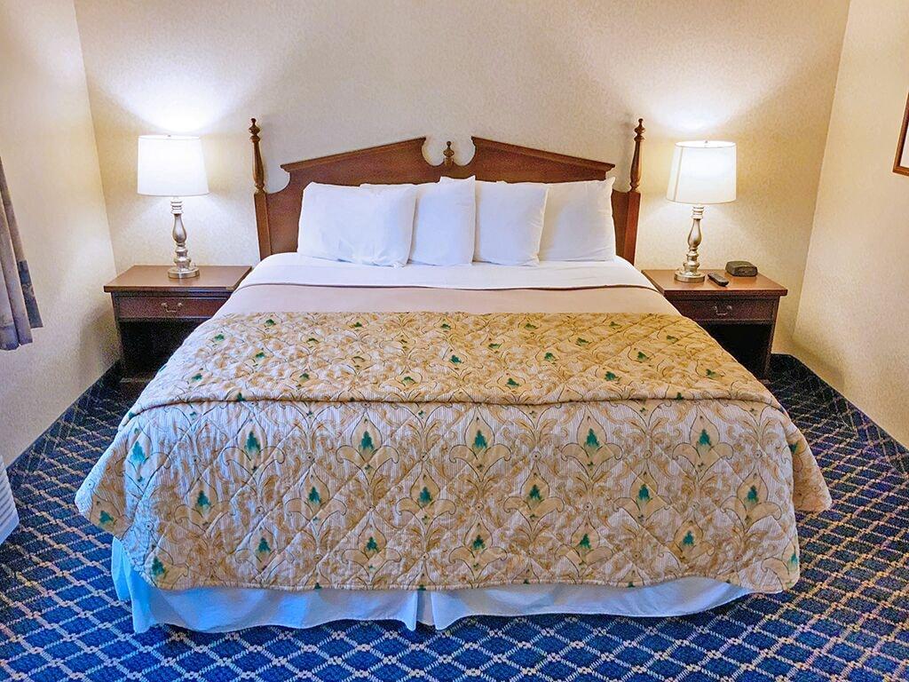 Regency Inn & Suites West Springfield Extérieur photo