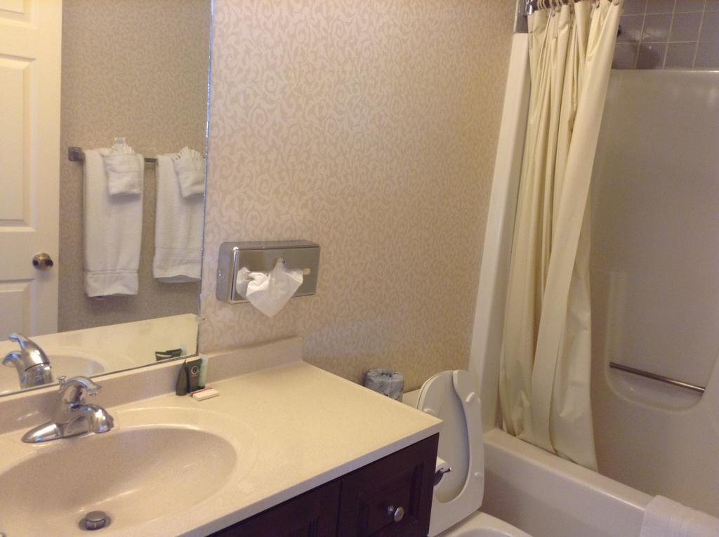 Regency Inn & Suites West Springfield Extérieur photo