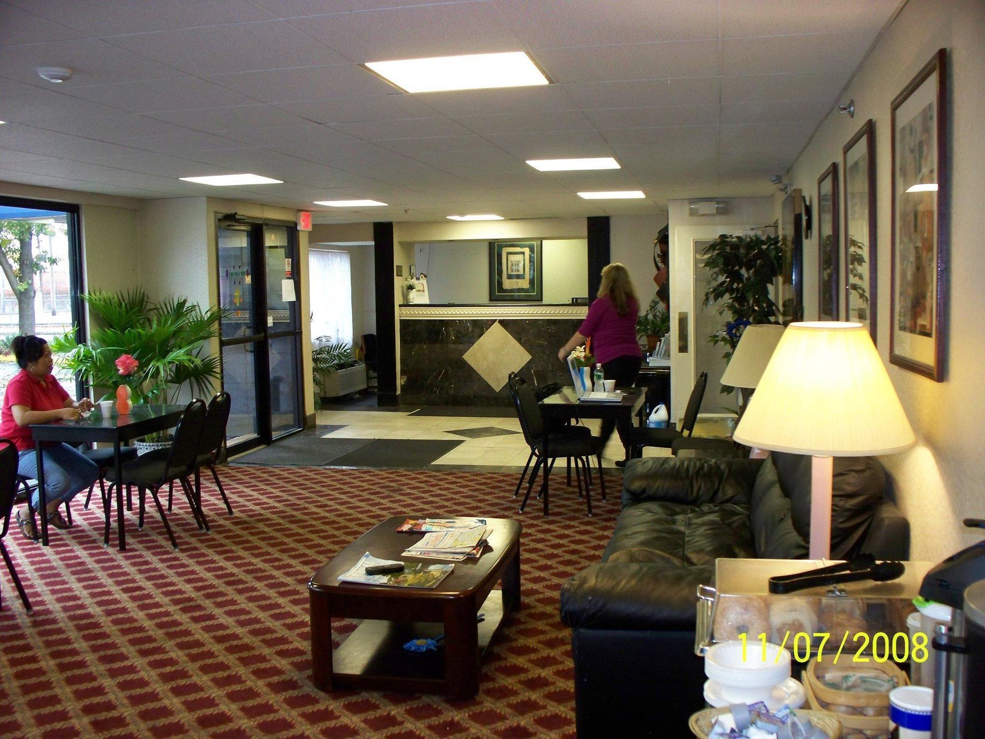Regency Inn & Suites West Springfield Extérieur photo