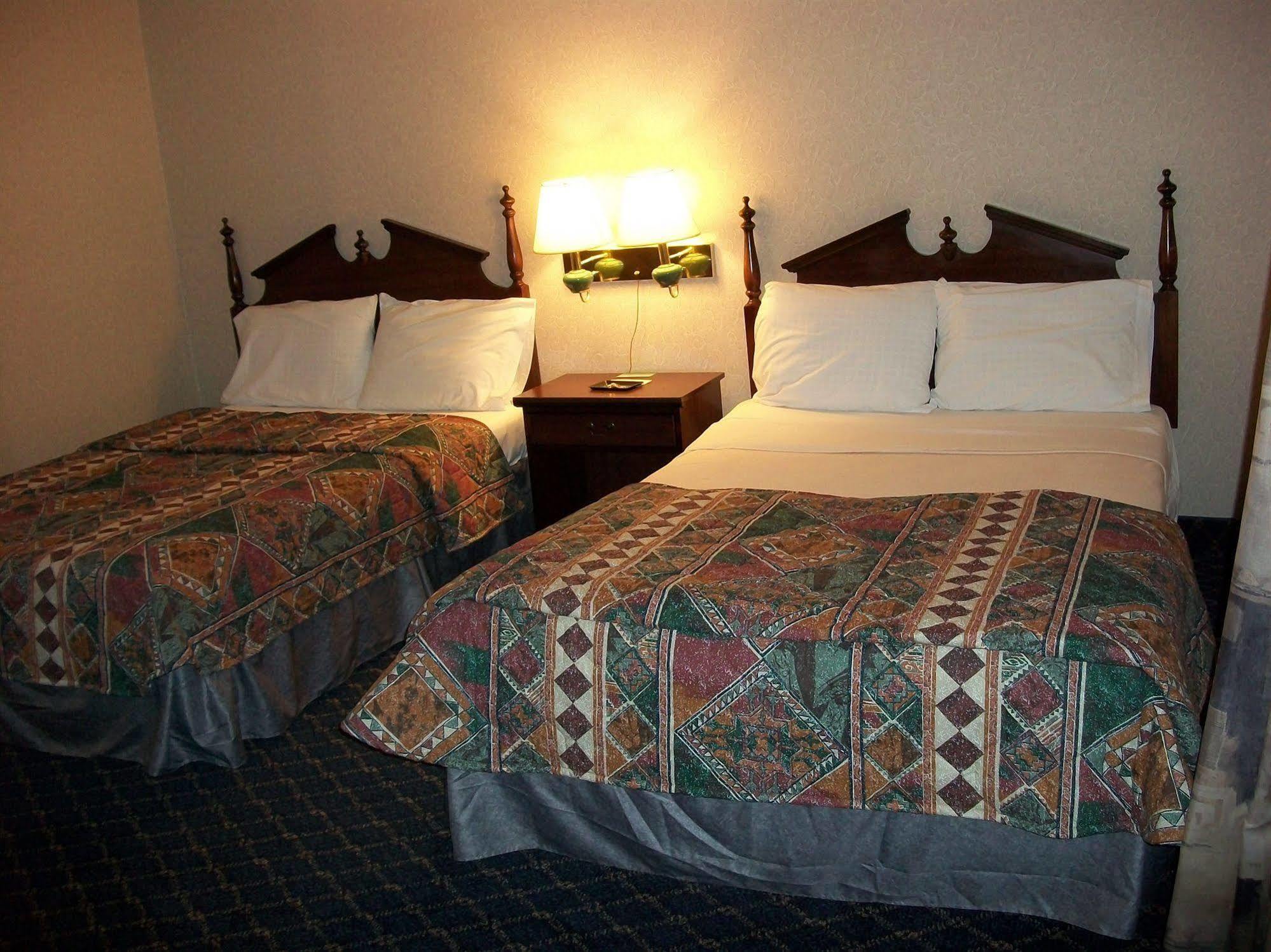 Regency Inn & Suites West Springfield Extérieur photo