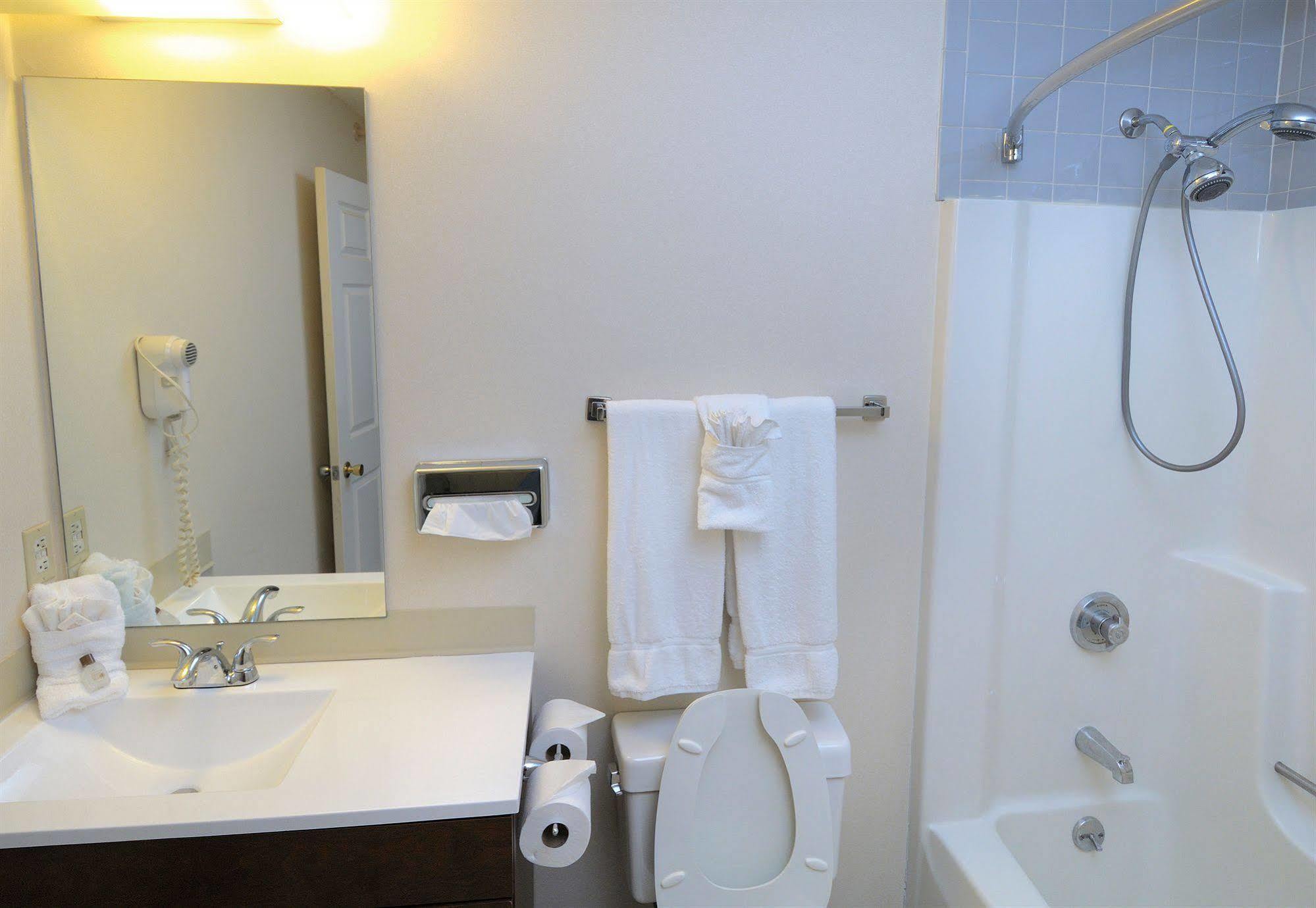 Regency Inn & Suites West Springfield Extérieur photo