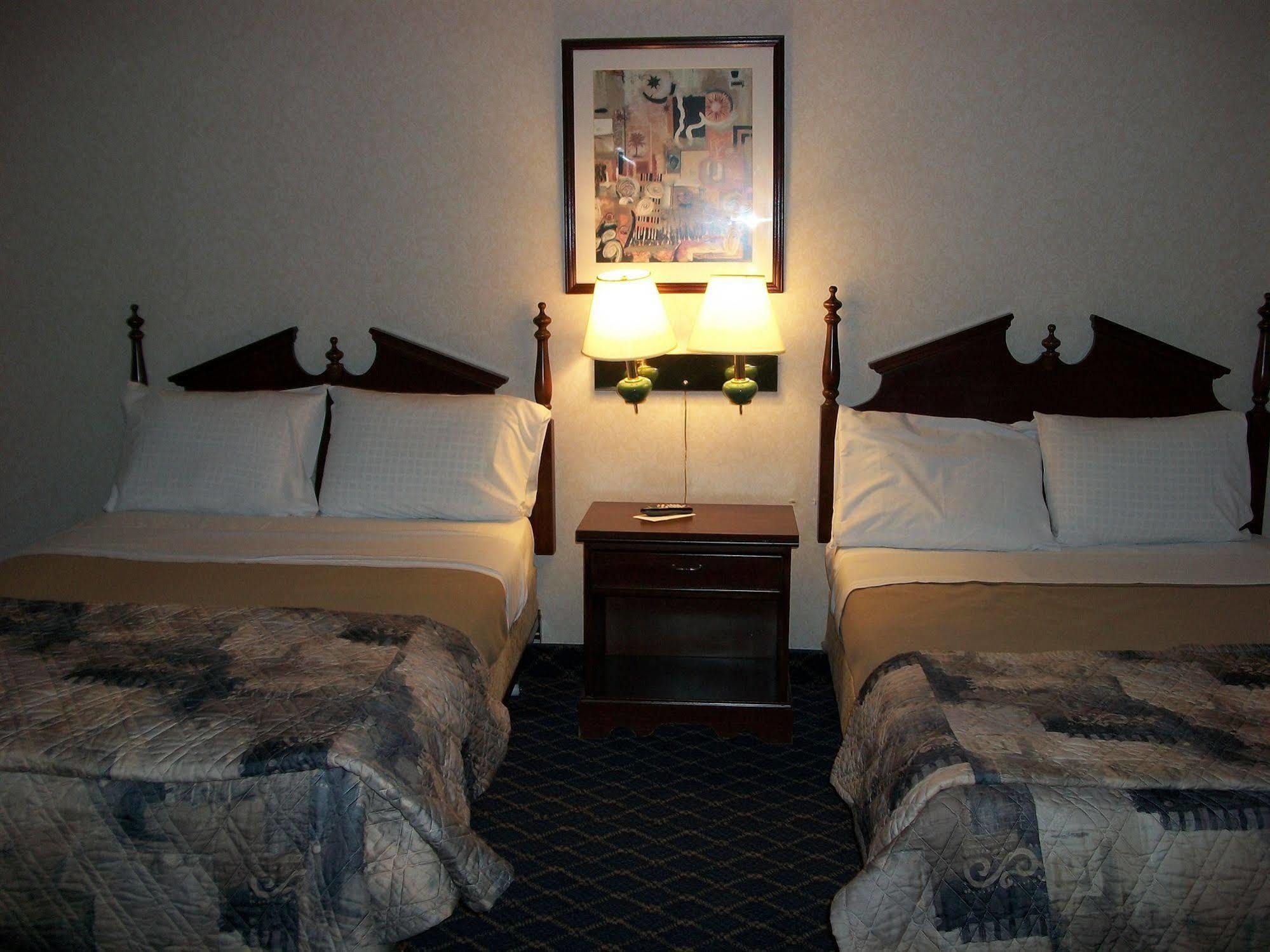 Regency Inn & Suites West Springfield Extérieur photo