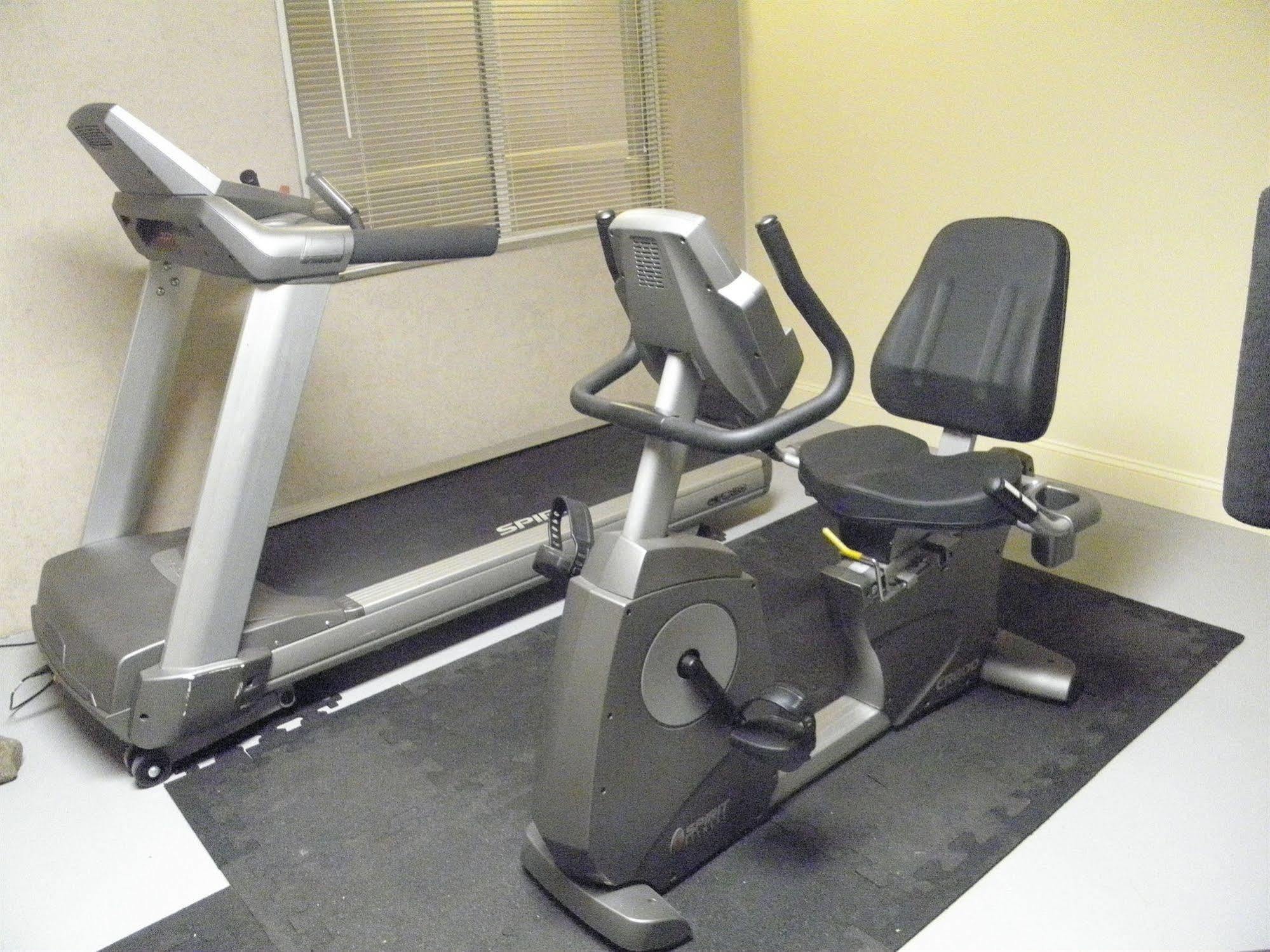 Regency Inn & Suites West Springfield Extérieur photo