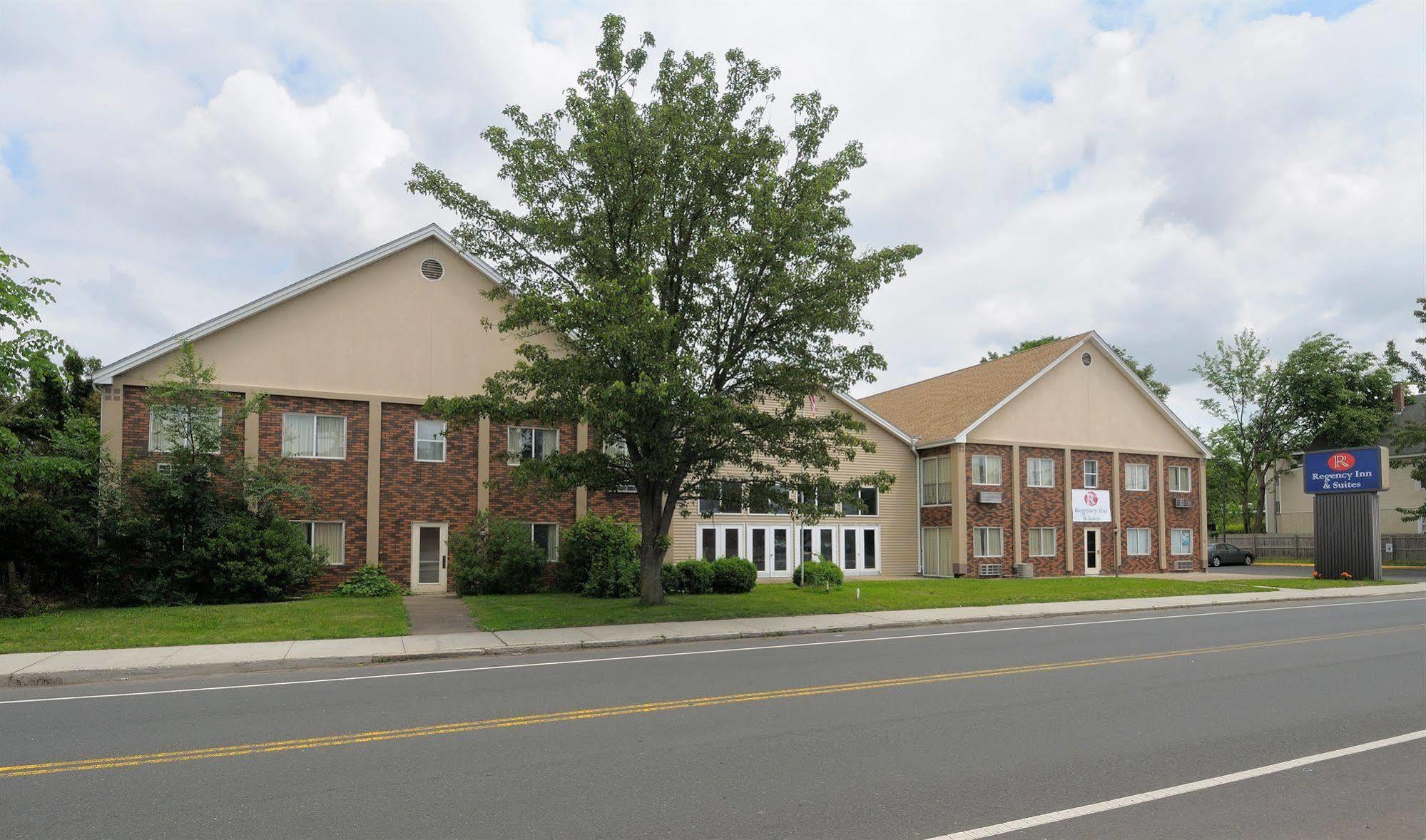 Regency Inn & Suites West Springfield Extérieur photo