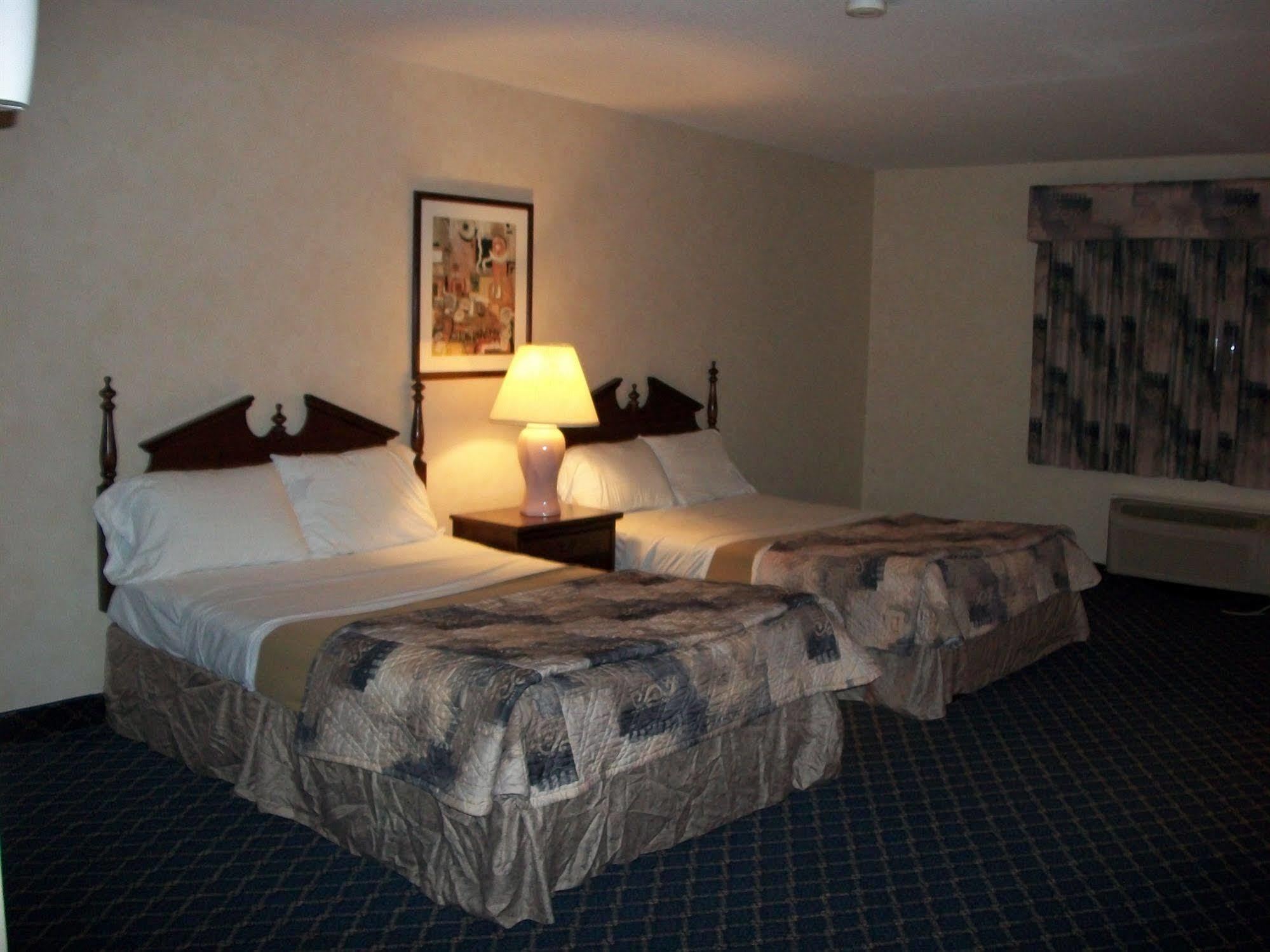 Regency Inn & Suites West Springfield Extérieur photo