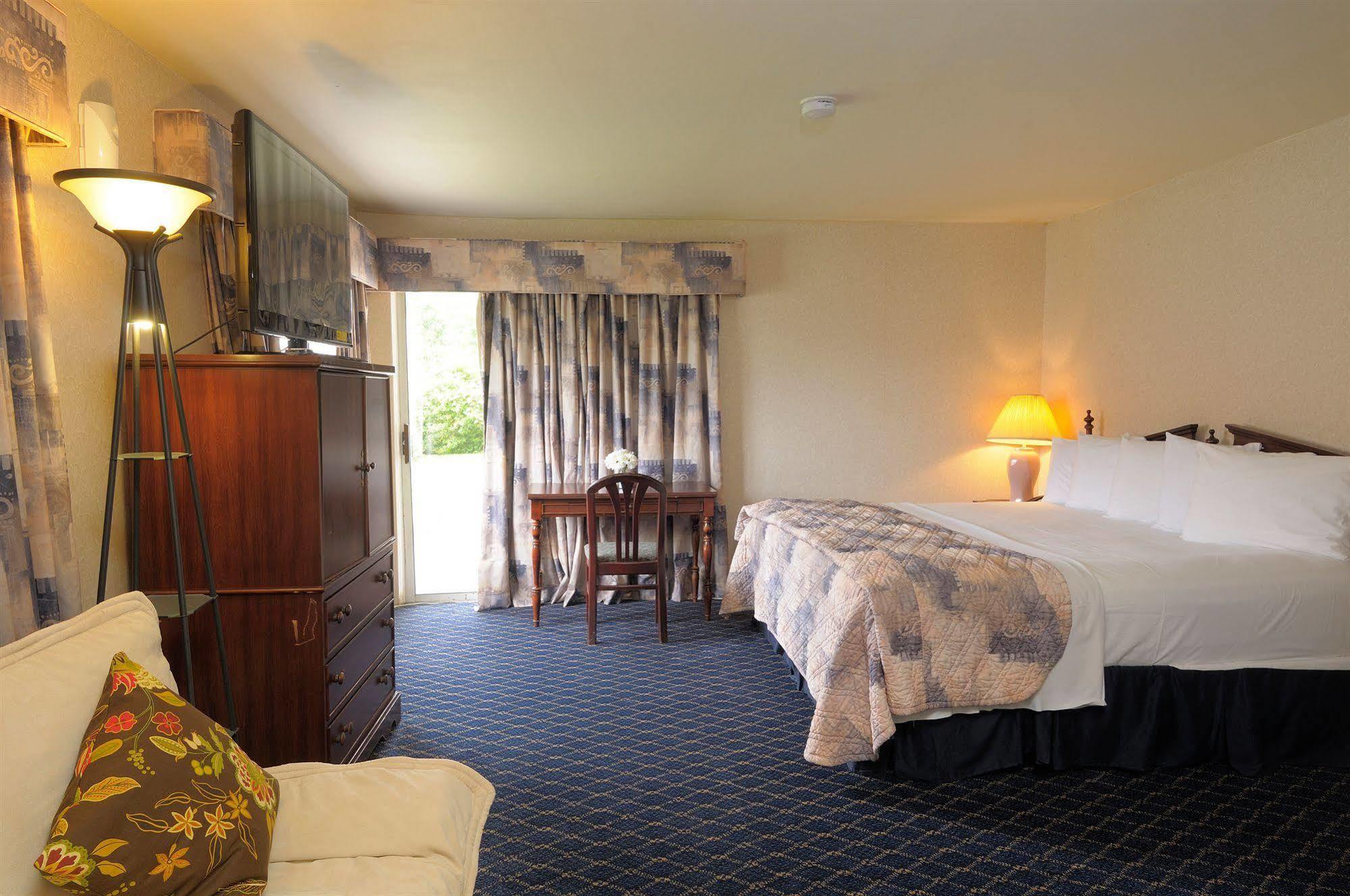 Regency Inn & Suites West Springfield Extérieur photo